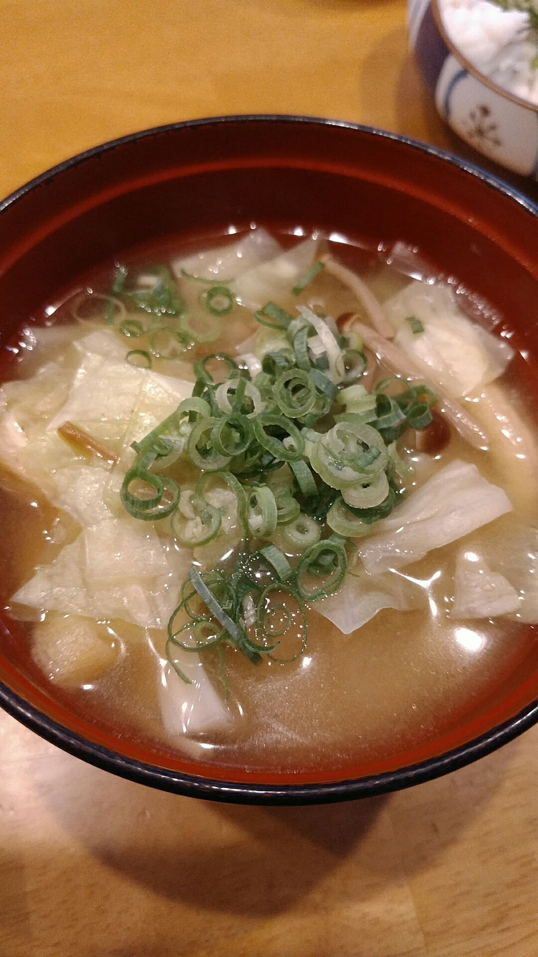 おみそ汁☆キャベツ・茶えのき・油揚げ