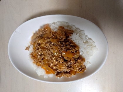 今日はボロネーゼハヤシを作りました。同じ玉ねぎを使った料理と言う事で作ったよレポートを送らせて頂きました。