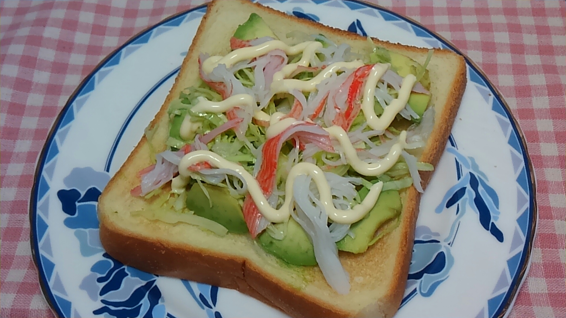 朝食に☆アボカドと蟹カマのトースト