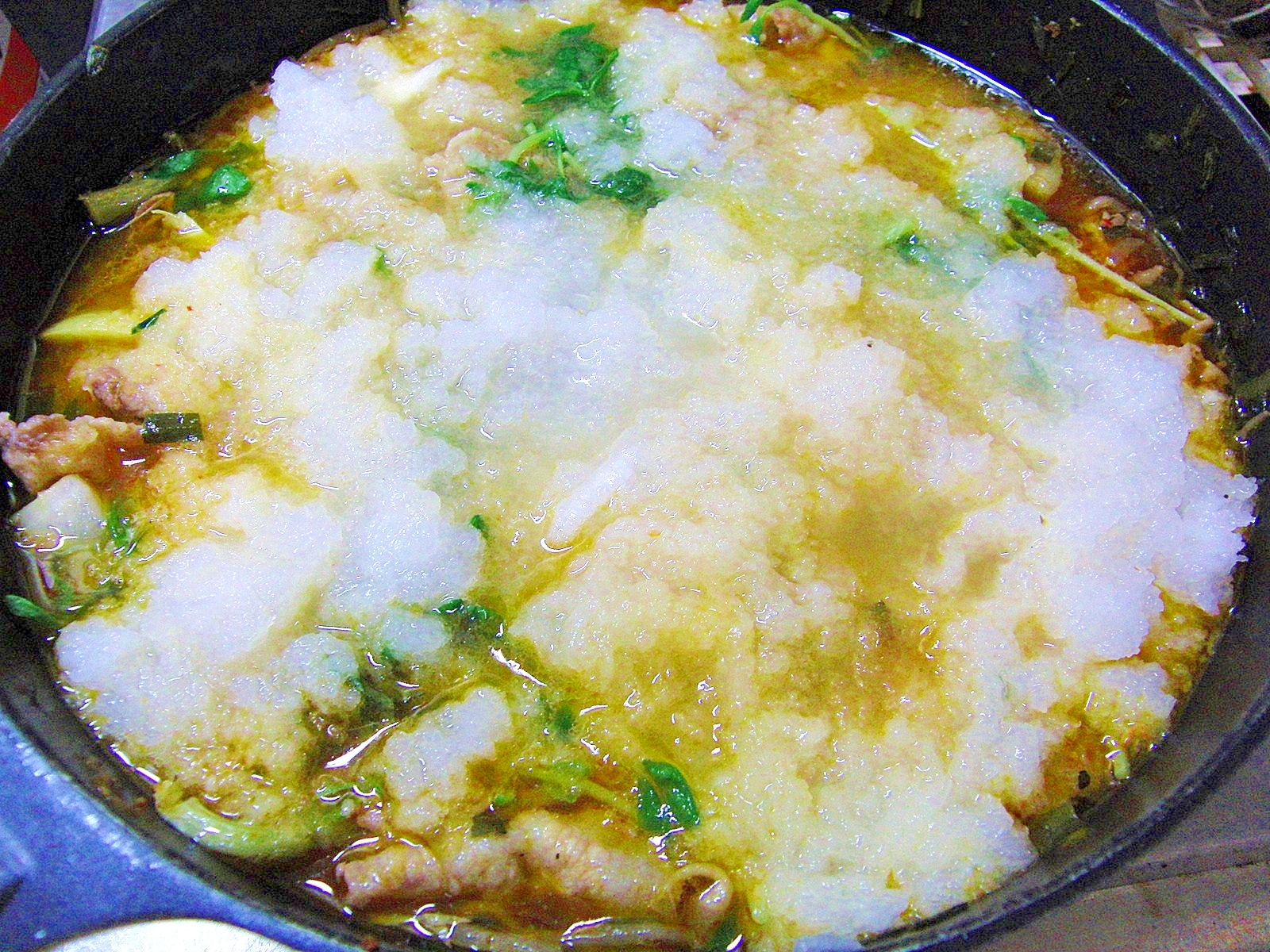 大根を丸ごと1本食べられる!豚大根のみぞれ鍋
