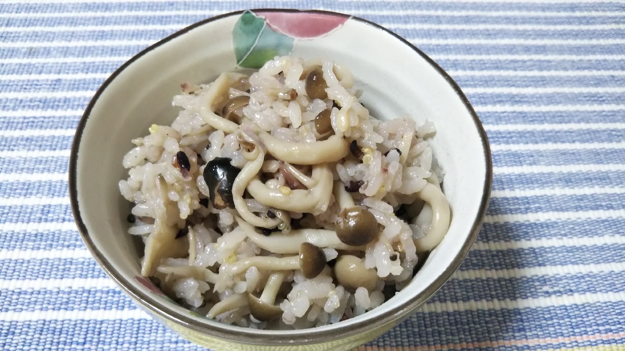 炊き込みご飯 しめじと十六穀米の炊き込みごはん☆ レシピ・作り方 by ミニー7015