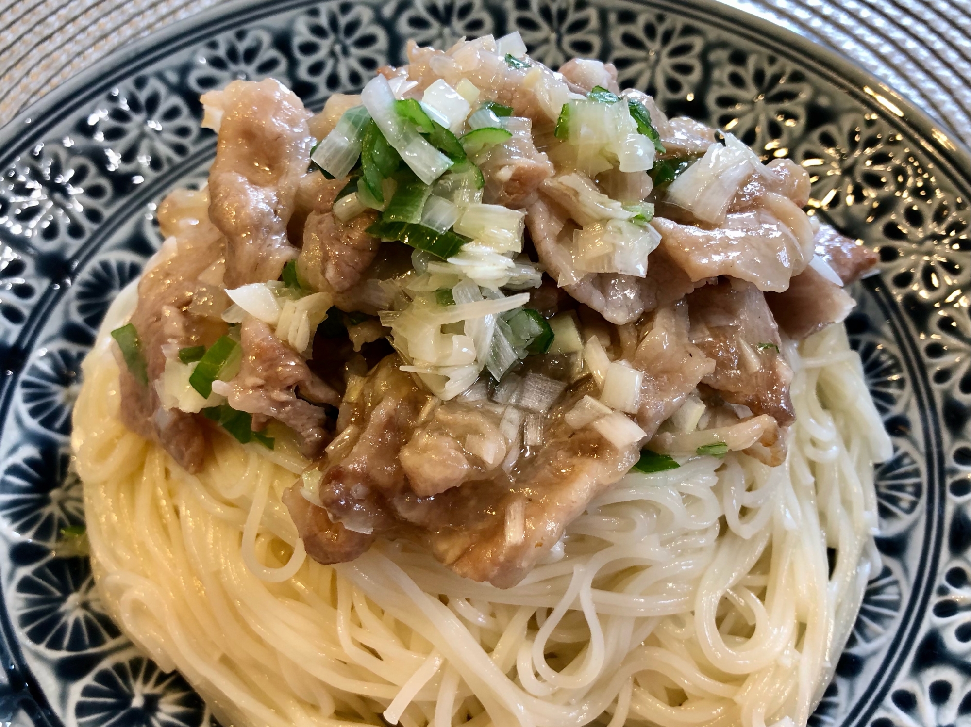 在宅ランチ♪すっぱくて美味しい塩ダレ豚肉そうめん