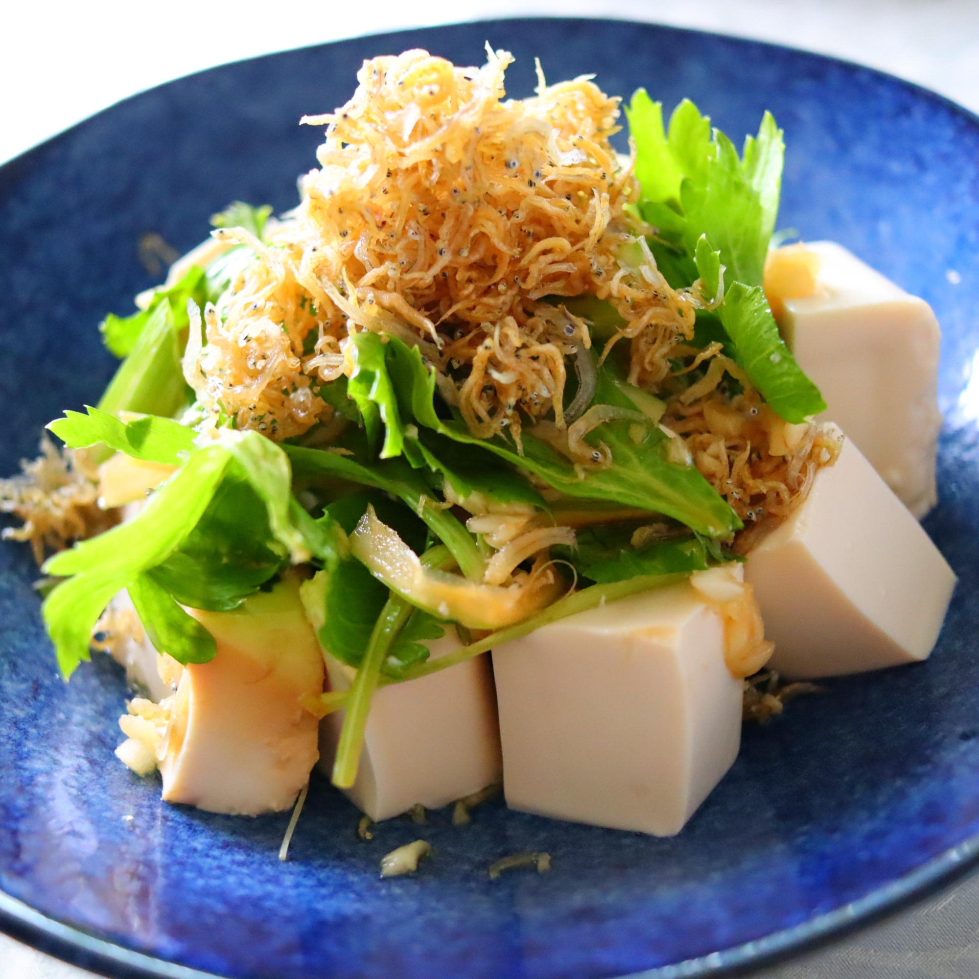 たっぷりじゃこのせ♪豆腐とセロリのサラダ