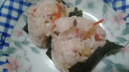 ちらし寿司おにぎり、雑穀米で作りました(^^)夏は酢風味が良いね美味しかった☆