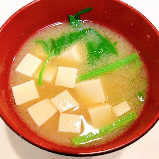 美味しい☆アイコ（ミヤマイラクサ）と豆腐の味噌汁
