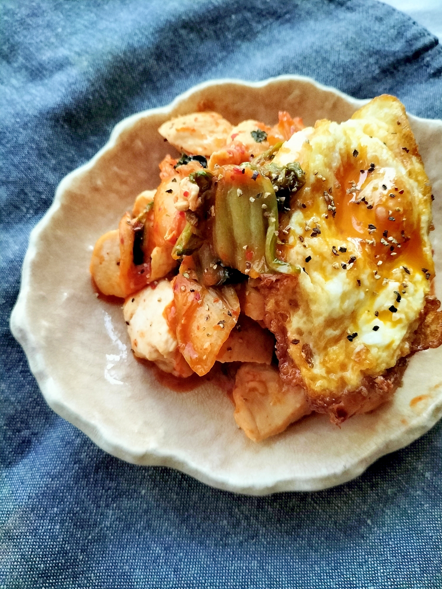 鶏キムチの目玉焼き乗せ♩
