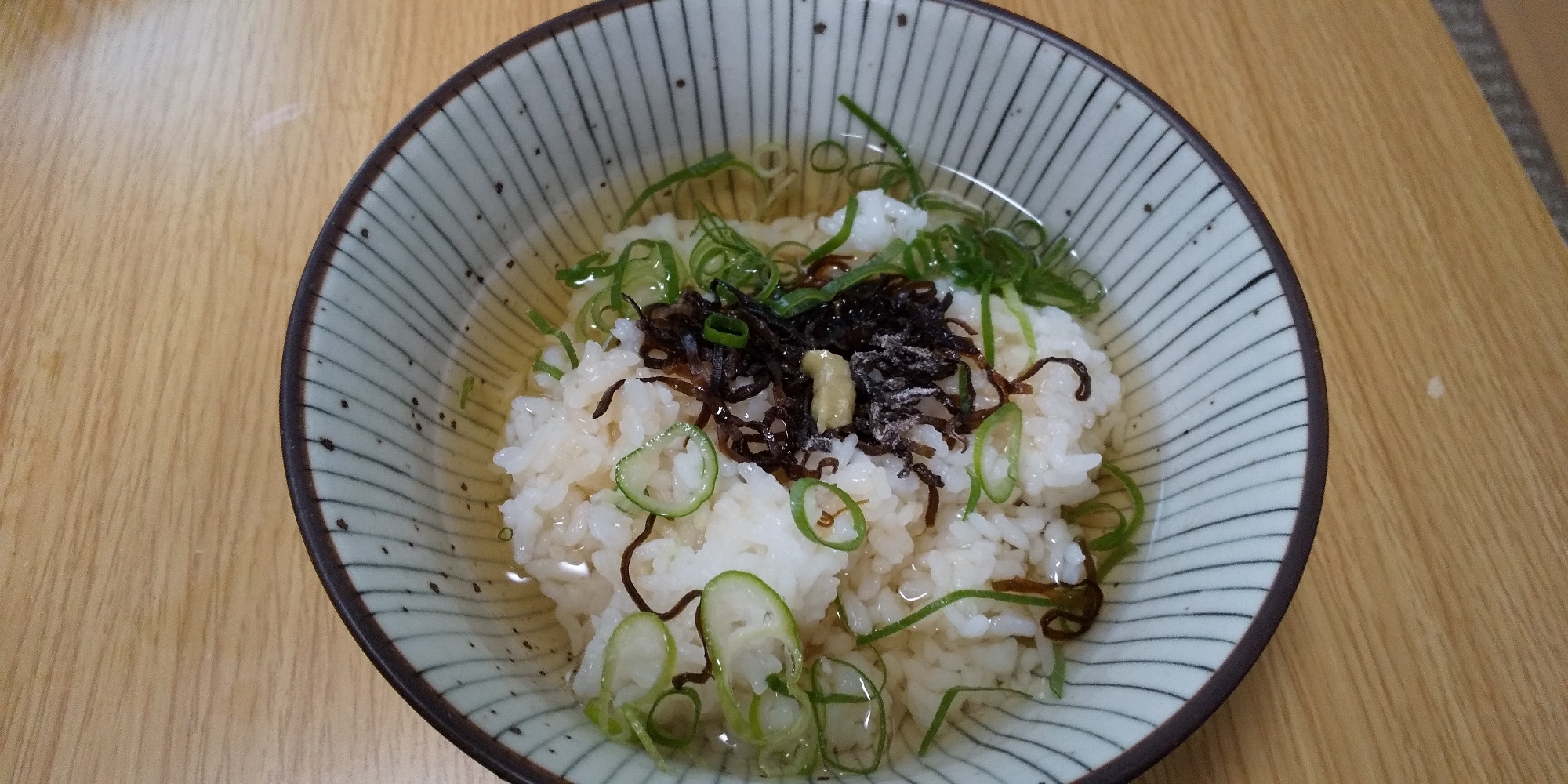 塩昆布の出汁茶漬け わさび風