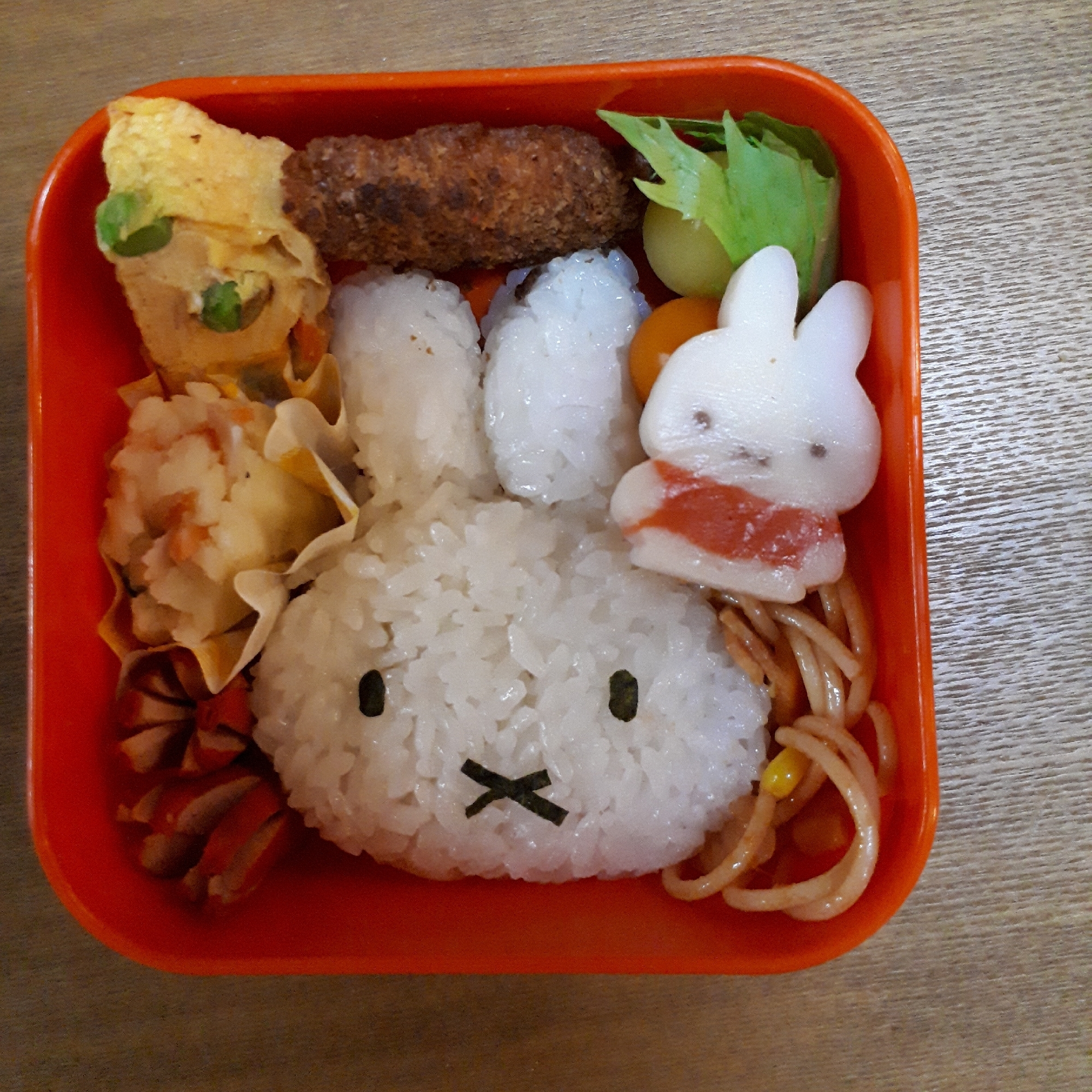 簡単すぎるミッフィーおにぎりキャラ弁 レシピ 作り方 By フリ子ちゃん 楽天レシピ 簡単すぎるミッフィーおにぎりキャラ弁 レシピ 作り方 By フリ子ちゃん 楽天レシピ