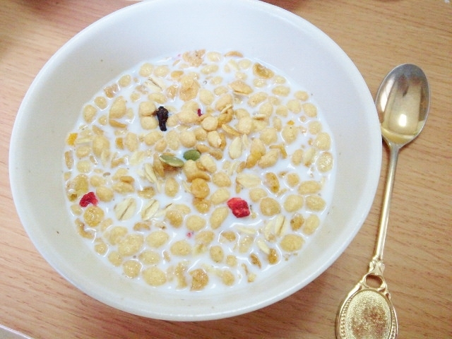 寒い時期にも食べやすい あったかミルクのグラノーラ レシピ 作り方 By Annica 楽天レシピ
