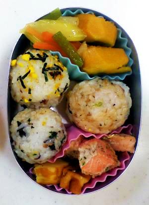 幼稚園弁当 保温 対策 真ん丸おにぎり 三色 レシピ 作り方 By Tuhatkauno 楽天レシピ 幼稚園弁当 保温 対策 真ん丸おにぎり 三色 レシピ 作り方 By Tuhatkauno 楽天レシピ