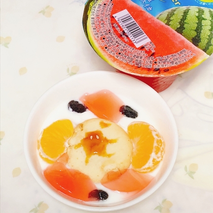 今日のヨーグルト♡ミャクミャク菓子&みかんレーズン