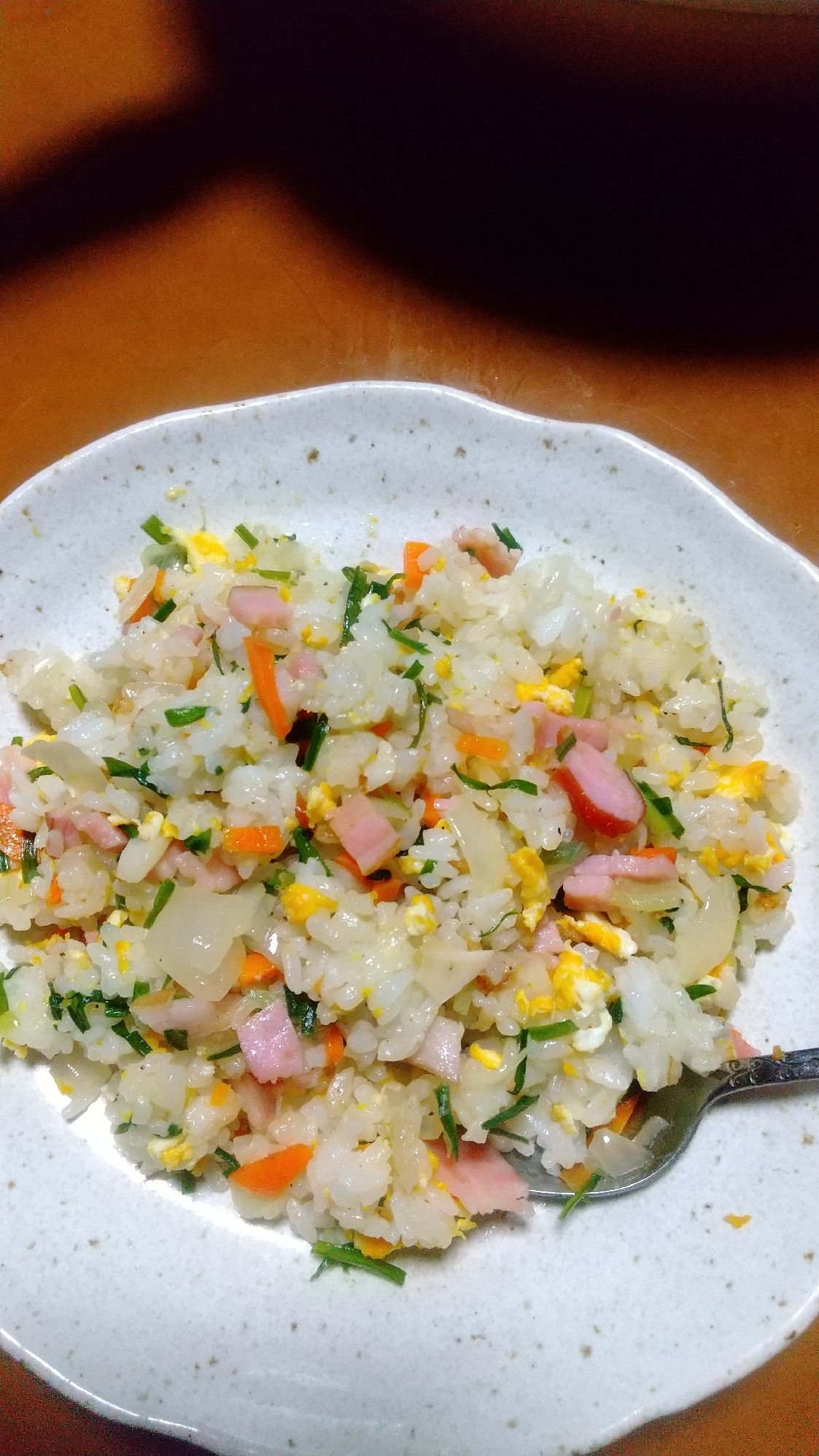 使い切りたい野菜とベーコンで！チャーハン