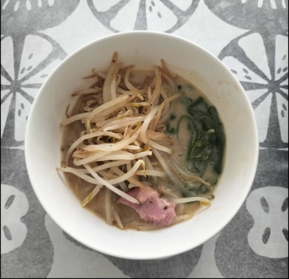 もやし♪とんこつラーメン˖✧˖°