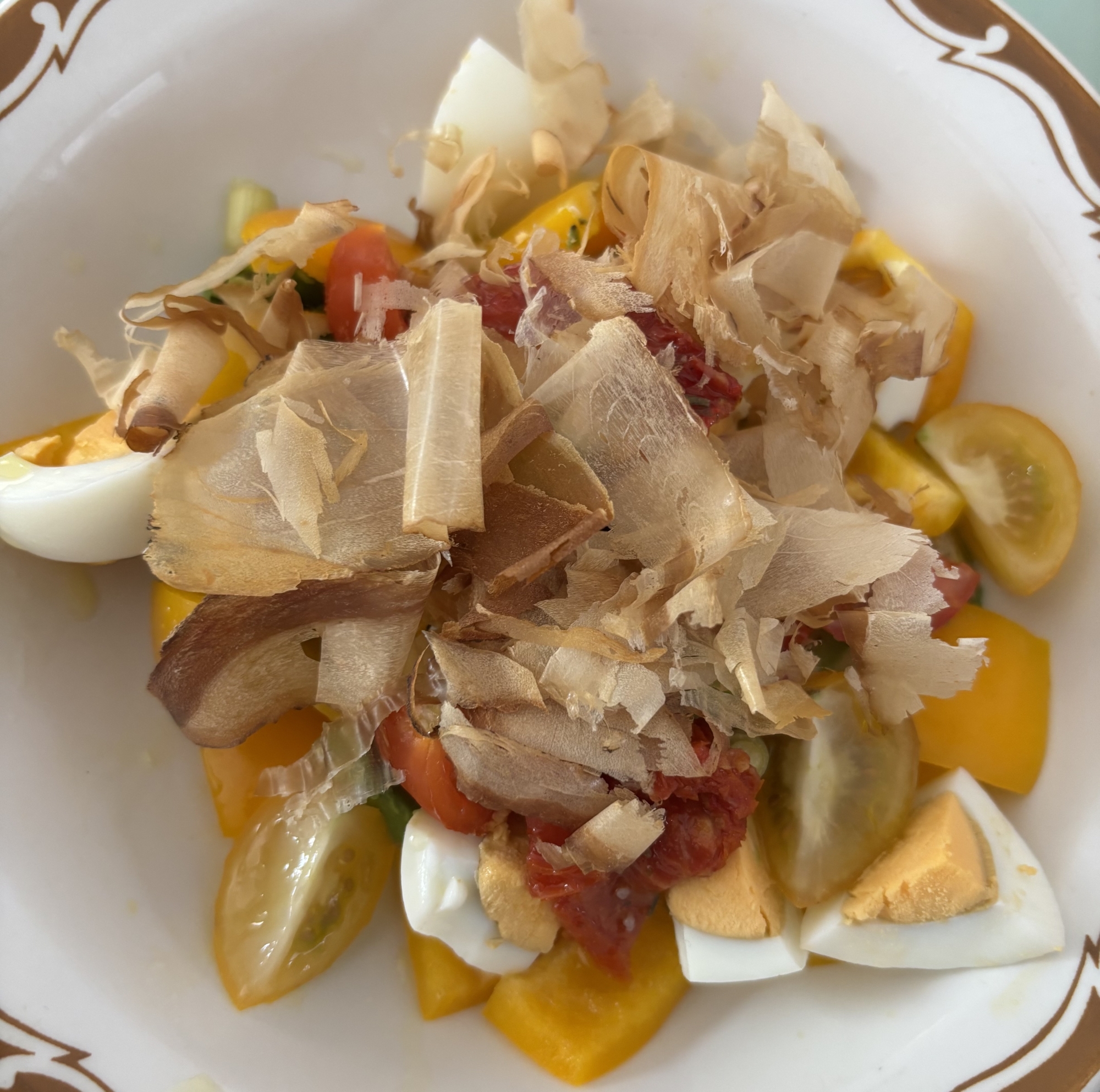 たんぱく質たっぷりサラダ鰹節添え