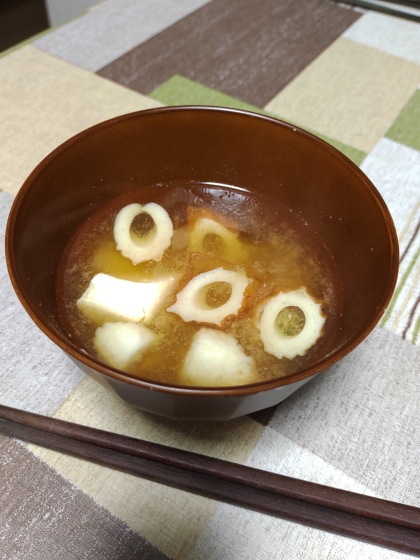 じゃがいもとちくわの味噌汁