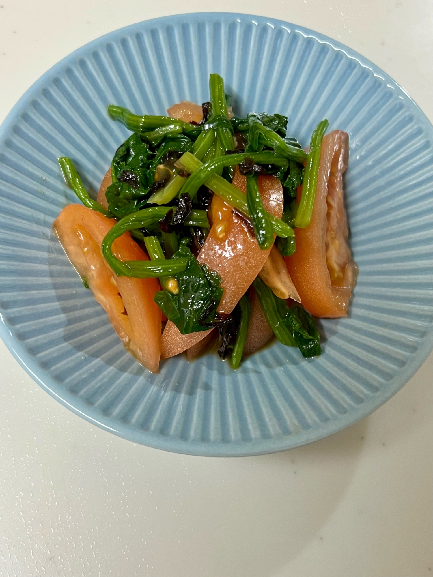 ほうれん草とトマトの塩昆布和え