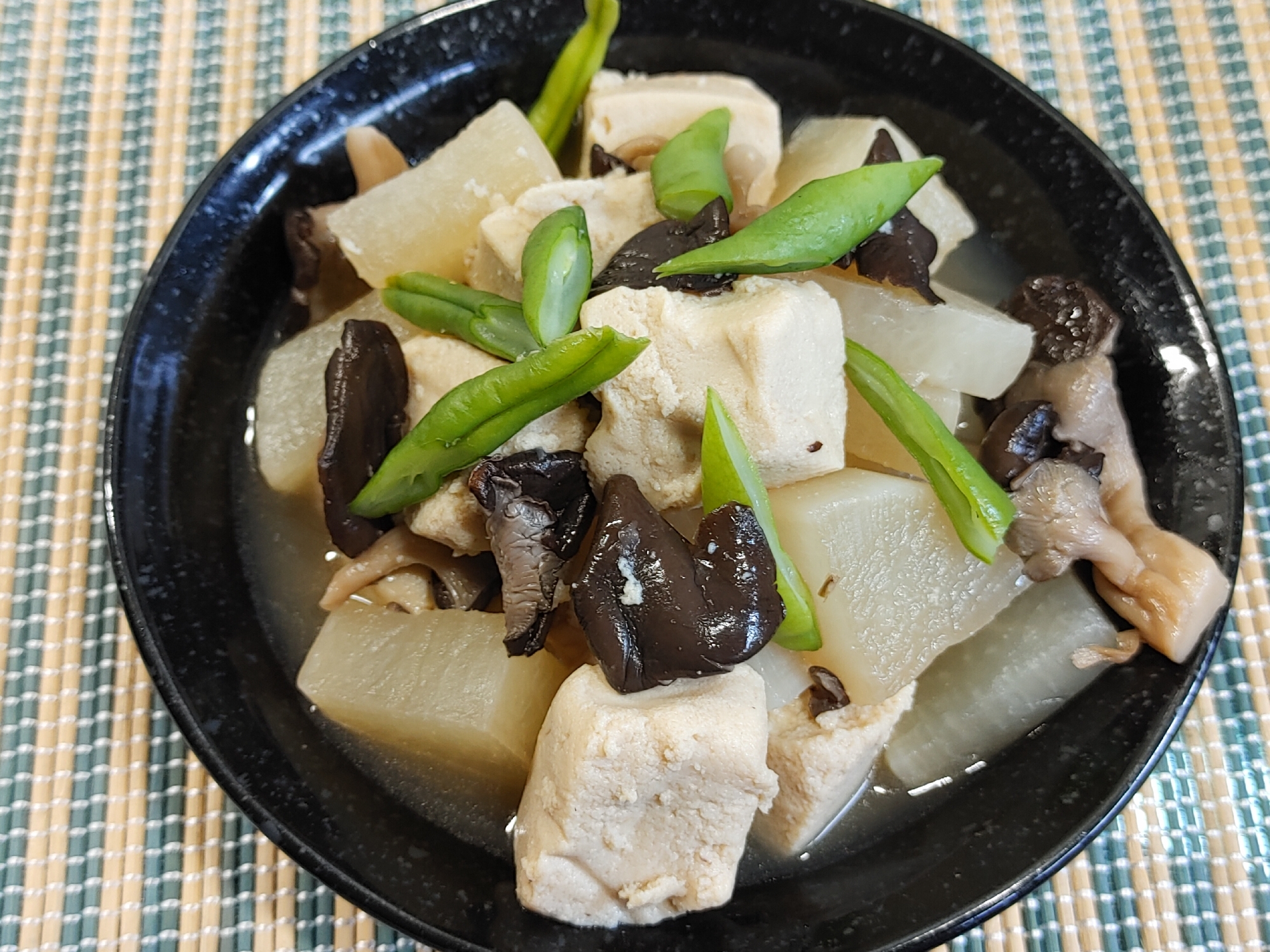 大根と高野豆腐、ひらたけの煮物