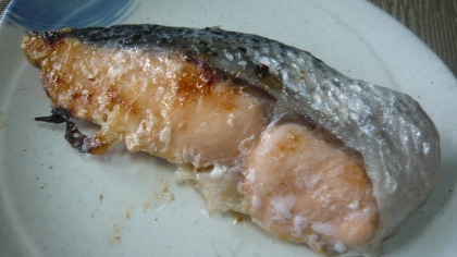 あきちゃん、こんばんは・・・・・とても簡単に美味しい焼き鮭が出来ました。素敵レシピありがとうございました(#^.^#)