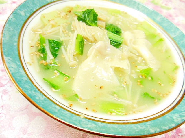 ちゃんぽん風味❤エノキと小松菜と新玉葱の雲呑スープ