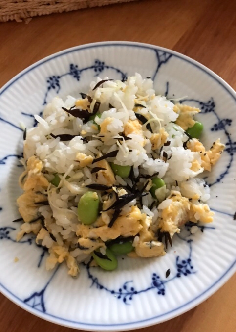 枝豆とキャベツ、ひじきのチャーハン