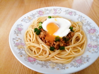 温玉乗せ♡ピリ辛納豆パスタ