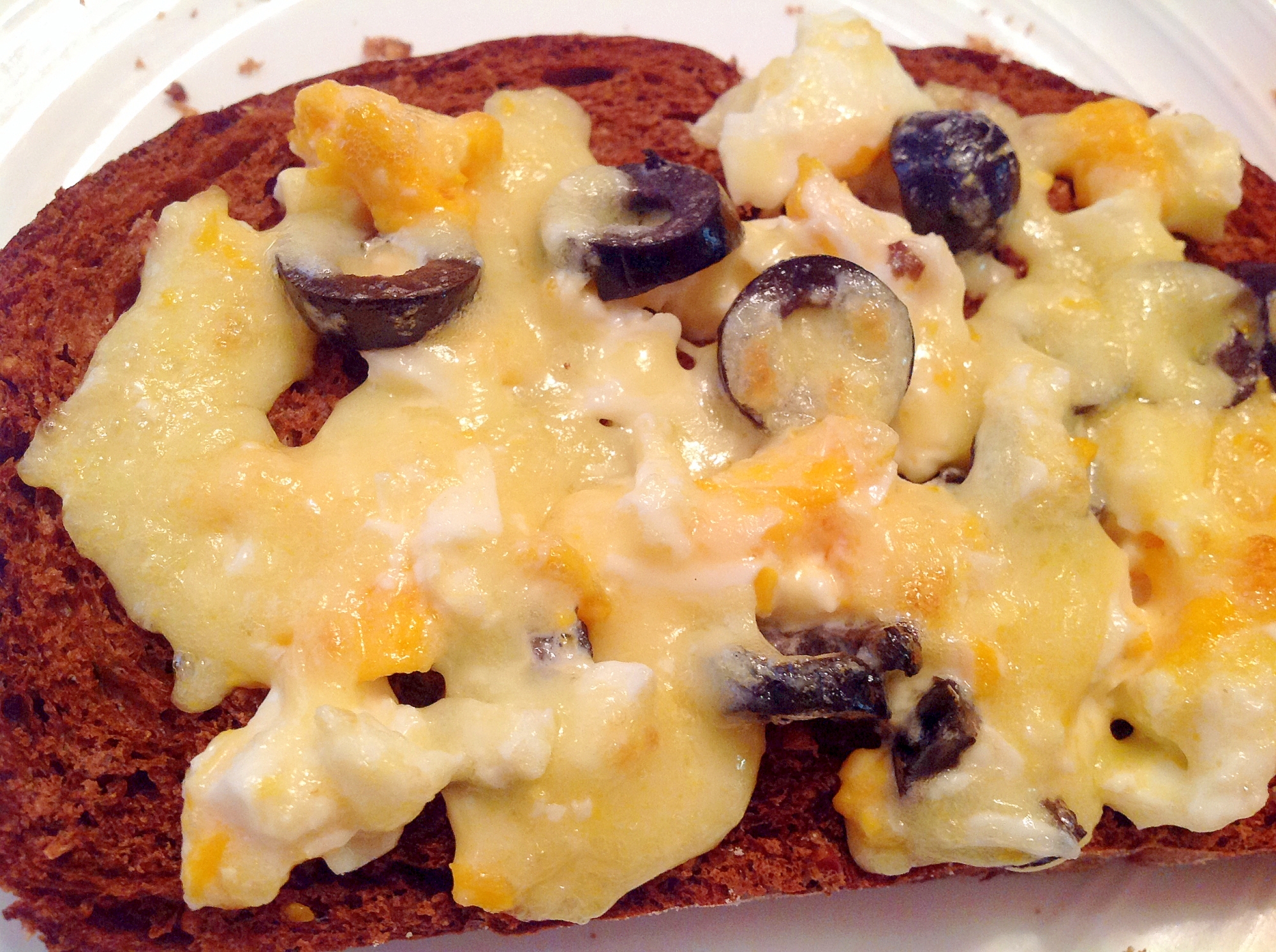 卵とブラックオリーブのチーズトースト レシピ 作り方 By Findus 楽天レシピ