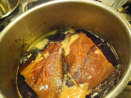 こちらは煮てるところです。
あくも取りませんでしたが
ホロホロにおいしく煮あがりました！