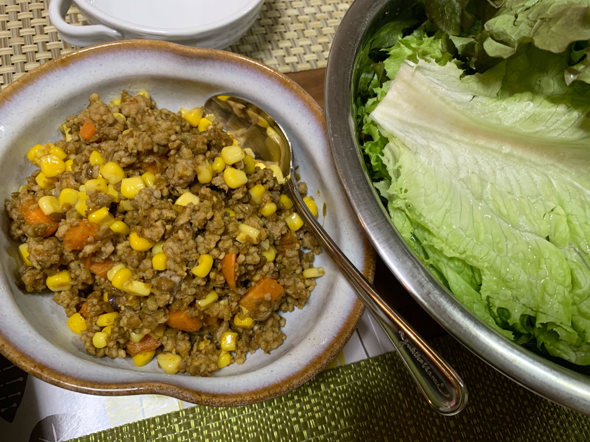 挽き肉とレンズ豆とコーンのカレー風味炒め