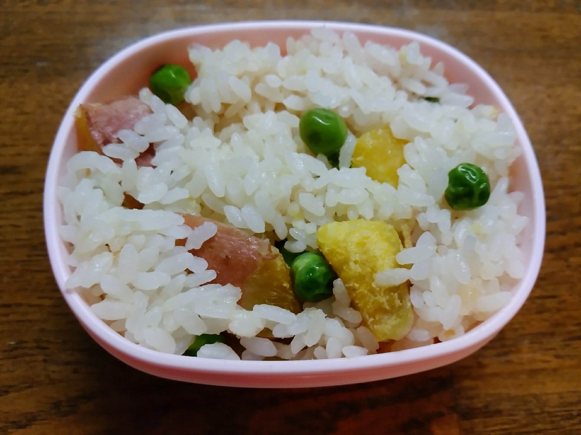 薩摩芋とｸﾞﾘｰﾝﾋﾟｰｽの炊き込みご飯