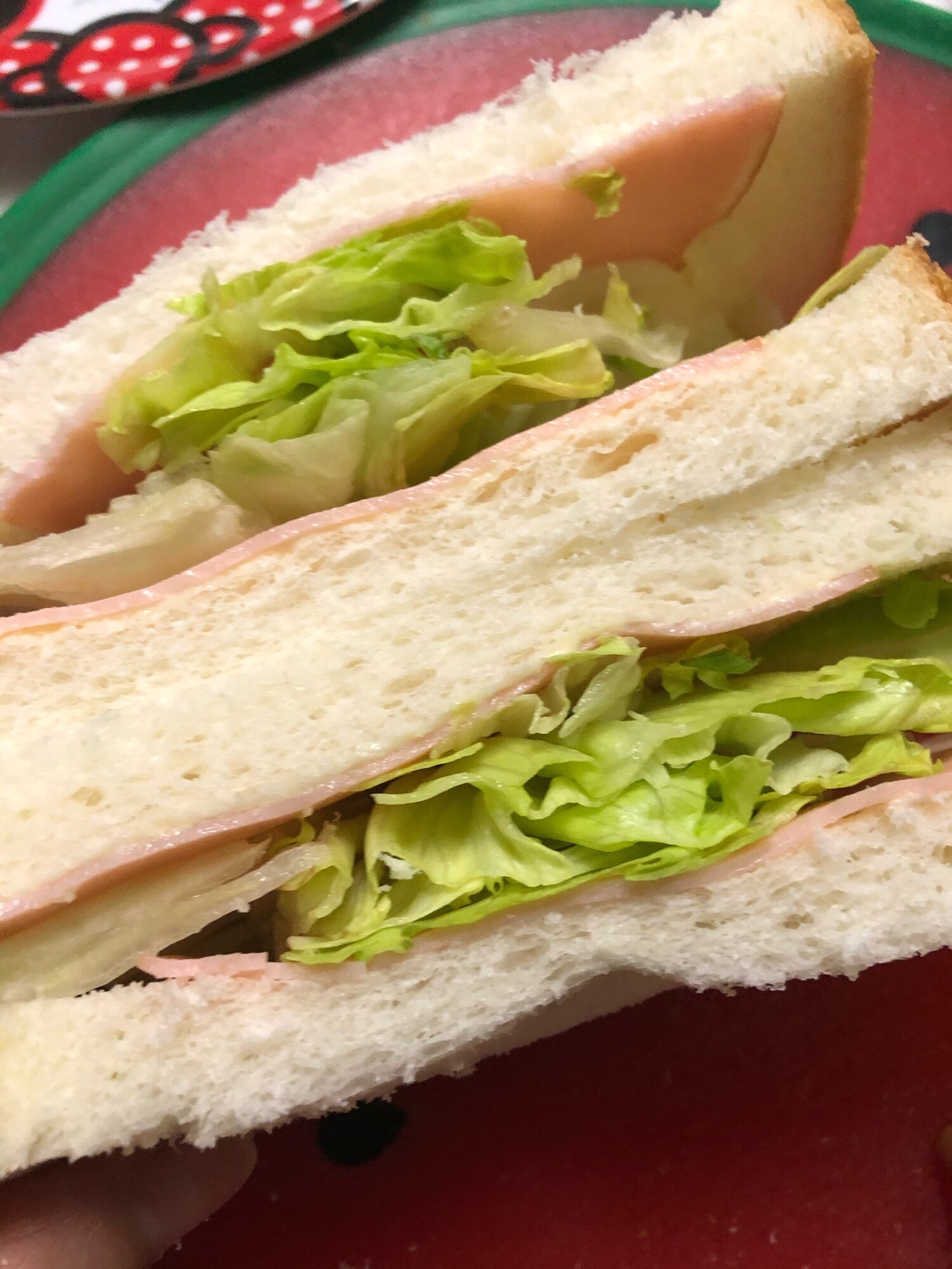 食パン8枚切り♡ハムレタスサンドイッチ(^^) レシピ・作り方 by