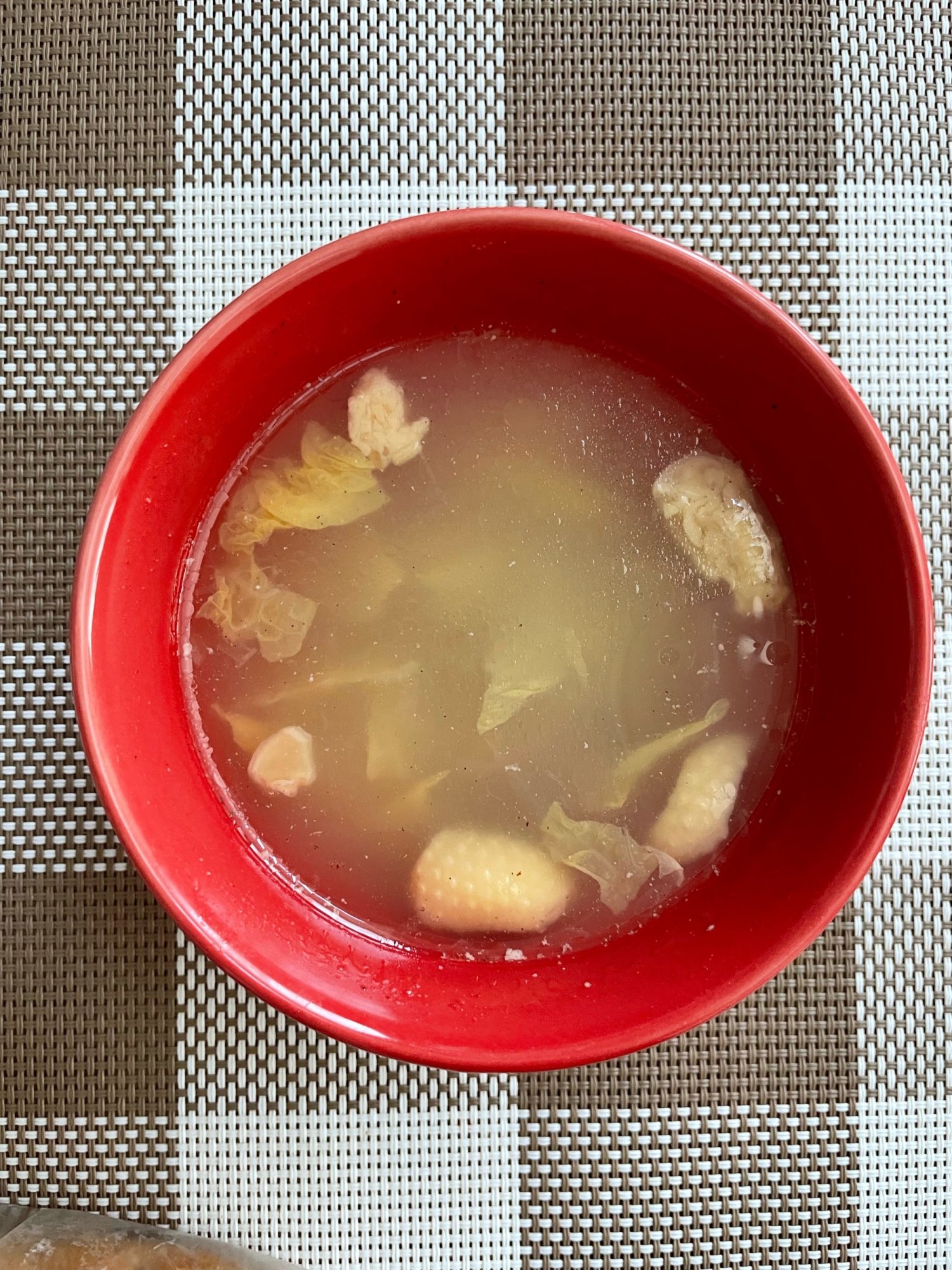 塩焼き鳥缶で作る！白菜入り中華スープ