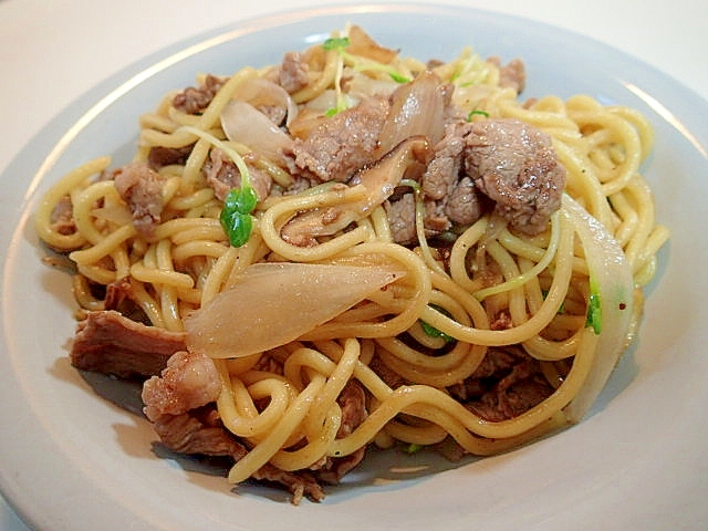 コンソメで　牛肉と玉ねぎと椎茸の焼きちゃんぽん