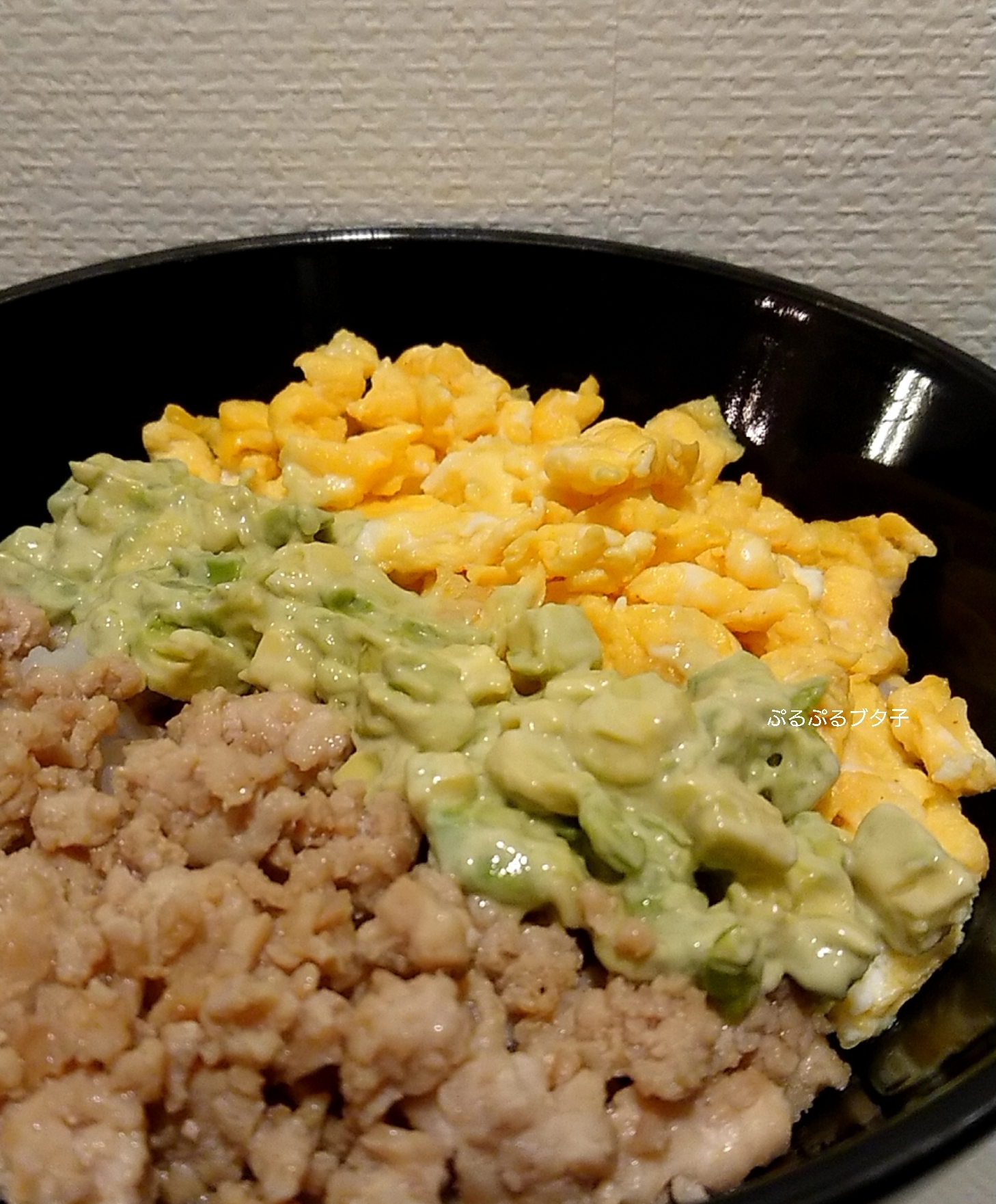 3色そぼろ丼