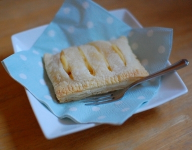アップルパイの中にこのカスタードクリームも入れました！
とっても簡単だし、甘さ控えめで美味しかったです♡