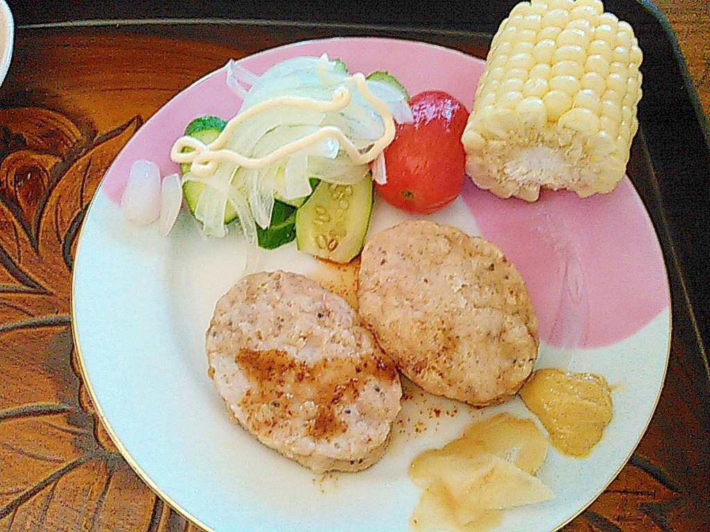 夏野菜とチキンバーグのランチプレート
