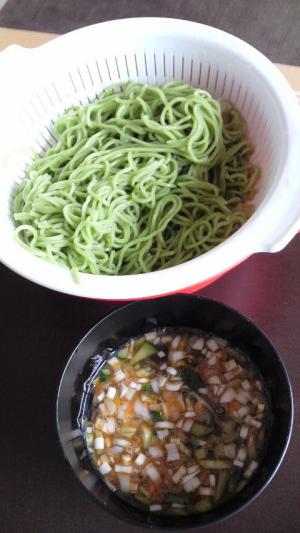 暑い夏にさっぱりと！！納豆つけ麺蕎麦