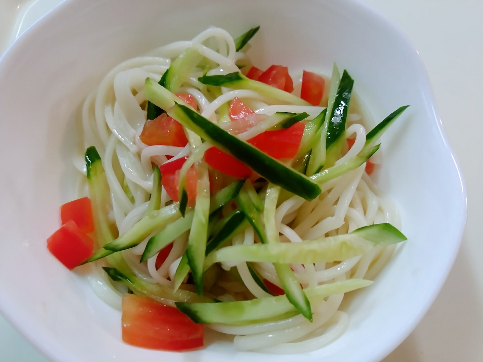 素麺と胡瓜とトマトのサラダ