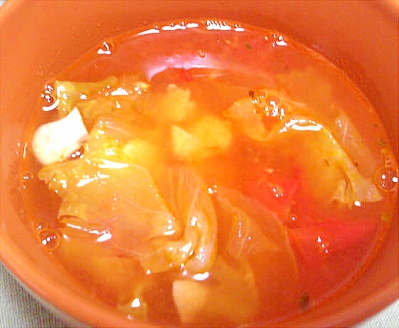 レタスとトマトのコンソメスープ