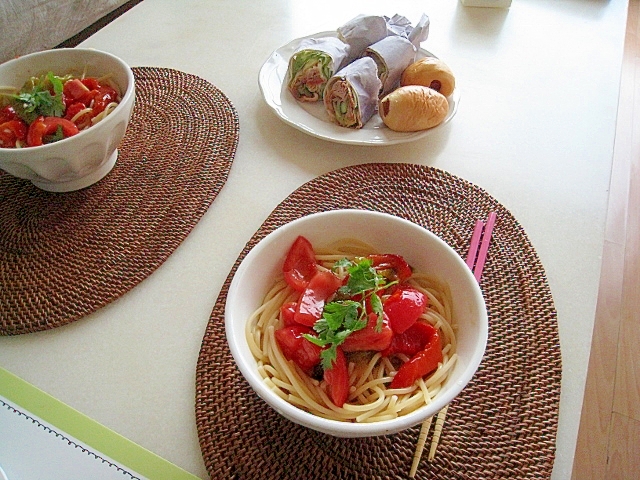 トマトとパプリカの冷製パスタ