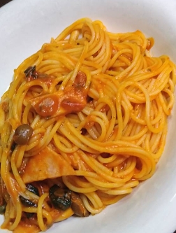 キノコトマトソースパスタ