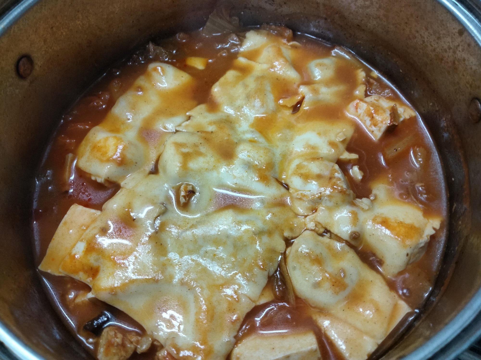 白菜豚肉椎茸豆腐チーズトマト鍋