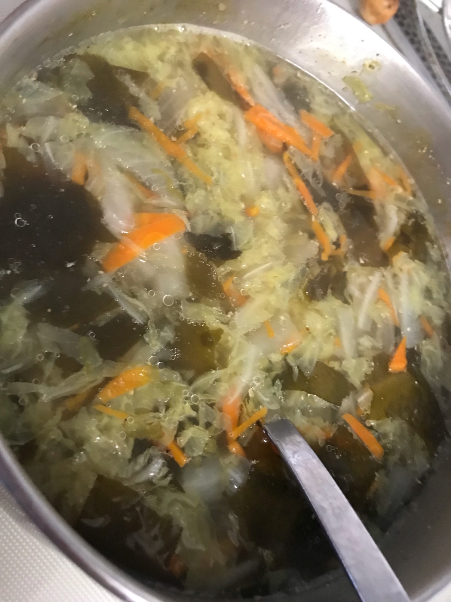 白菜、人参、ワカメの味覇スープ