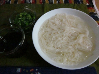 帰ってきてすぐに素麺を食べることになったので、助かりました♪おいしいですね！ごちそうさまでした。