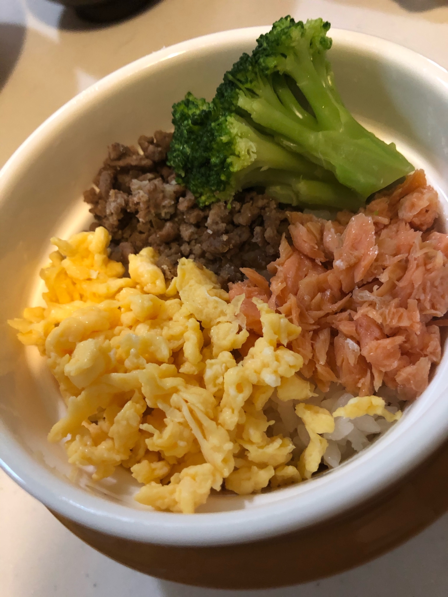 4色そぼろ丼