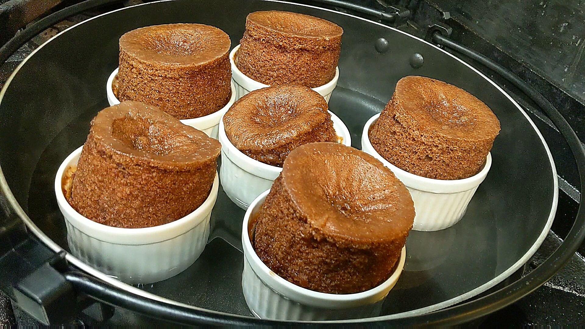 材料混ぜて 鍋で膨らむ簡単チョコスフレの作り方 レシピ 作り方 By チャッキーの簡単cooking 楽天レシピ
