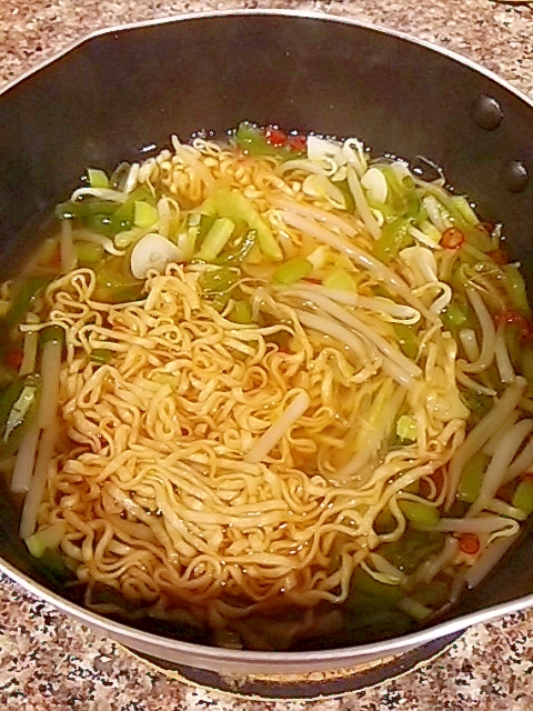 ブロ茎ともやしの花椒ミニチキンラーメン