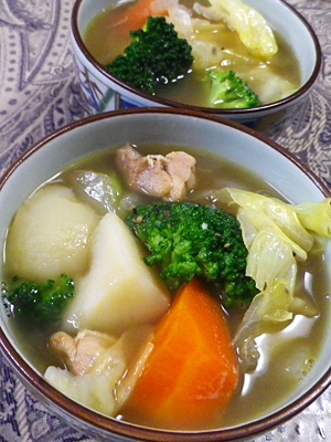 野菜たっぷり簡単鶏煮込みスープ