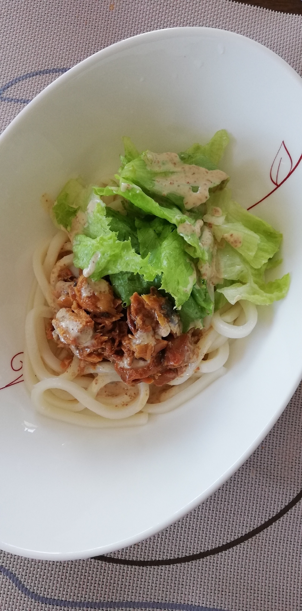 簡単すぎる！さば缶サラダうどん