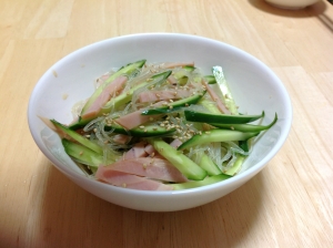 冷やし中華のタレで！ きゅうりとハムの春雨サラダ