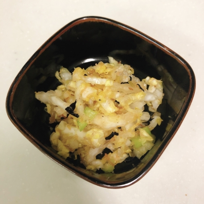 ひじきふりかけで作りました♪高齢者が食べやすいように白菜を細切りにしたけど、プチプチと食感もいいし箸休めにとても良かったです(♡´▽`♡)